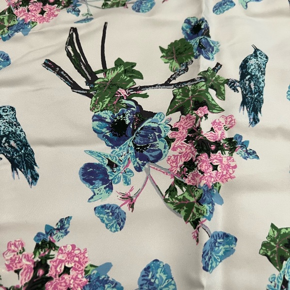 DIOR silk scarf NWOT comes with authentic box gorgeous colors - Picture 2 of 10